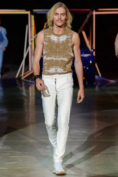 Look 7
